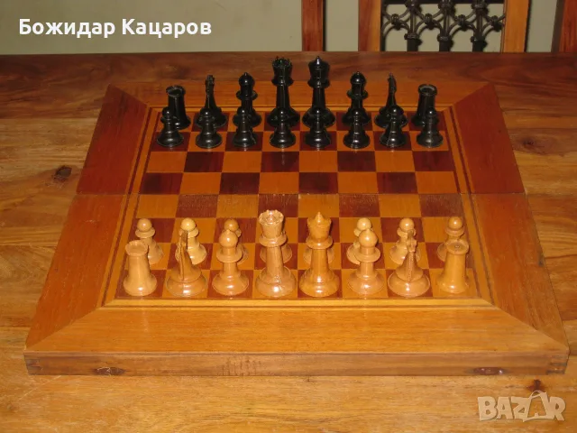 Стара табла с бакелитови пулове и кокалени зарове. Цена 45 евро.Пращам по Еконт., снимка 3 - Шах и табла - 55678877