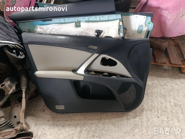 Салон за Авенсис Т27 , снимка 8 - Части - 52713532