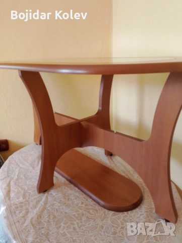 Продавам микровълнова и маса