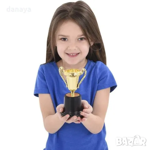 3644  Имитация на златна купа за победа статуетка, 13 см , снимка 2 - Декорация за дома - 49450285