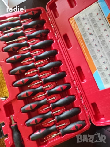 Инструменти за иосвобождаване на контакти и клеми