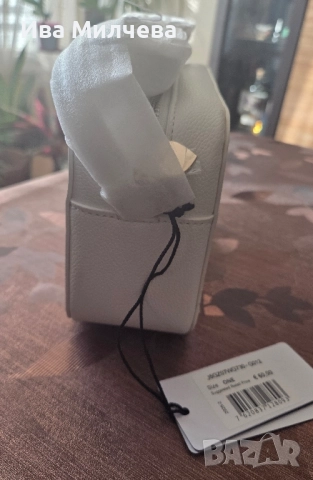 Чантичка Guess , снимка 3 - Чанти - 51447444