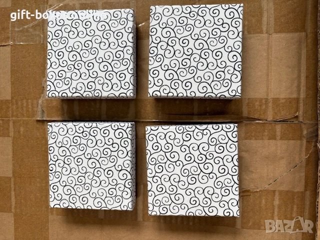 Размер 9*9*3 см.Опаковъчна подаръчна кутия за комплект бижута-4 броя в стек