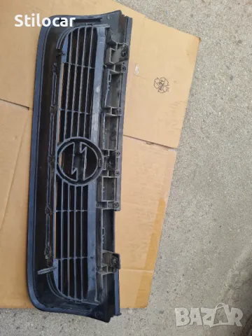 Решетка предна Opel Vectra A 94г, снимка 2 - Части - 47267439