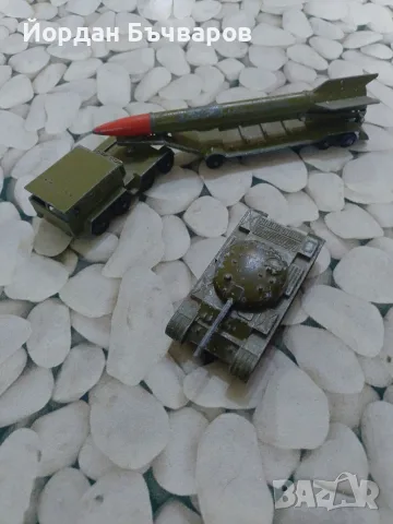 Стари СССР Руски модели военна техника метални ретро играчки Камион и  Танк