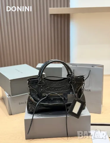 Balenciaga Дамска чанта, кожа, снимка 5 - Чанти - 56112582