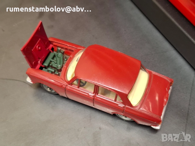 Москвич 408, Dinky toys, 1:43, снимка 4 - Антикварни и старинни предмети - 52914283