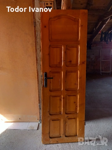 Дървена врата без каса