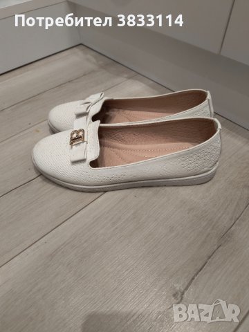 Дамски бели обувки, снимка 1 - Дамски ежедневни обувки - 44457391