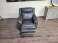 Тъмно сив кожен фотьойл La-z-boy с електрически релаксиращ механизъм, снимка 11