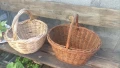 Две големи здрави кошници, ръчно плетени от едно време, снимка 1