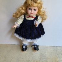 Стара порцеланова кукла много красива и запазена, снимка 5 - Колекции - 41917642