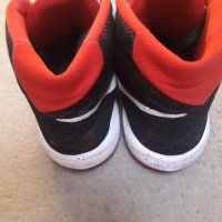 Баскетболни кецове Nike, снимка 2 - Кецове - 41448391