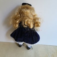 Стара порцеланова кукла много красива и запазена, снимка 2 - Колекции - 41917642