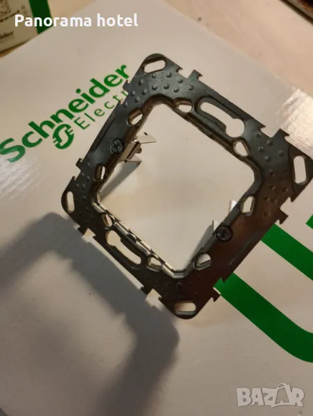 Монтажна рамка Schneider Electric Unica, снимка 1