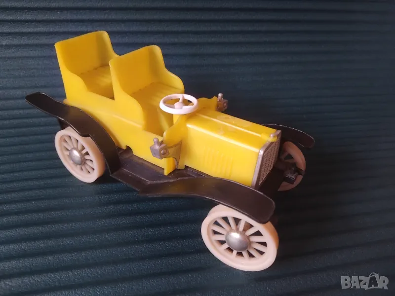 Стара Количка / Пластмасова Ретро Кола, снимка 1