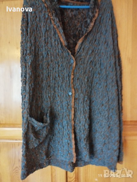 Продавам ефектна двуцветна  жилетка от дантела, снимка 1