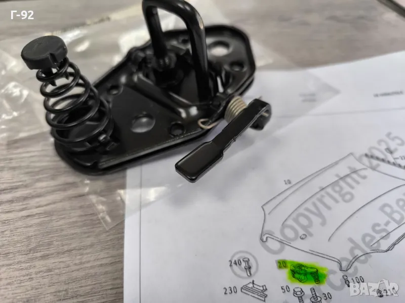 A1708800560**NEU**Нови оригинални части**MERCEDES-BENZ**R170**Дръжка за отваряне на предния капак**, снимка 1