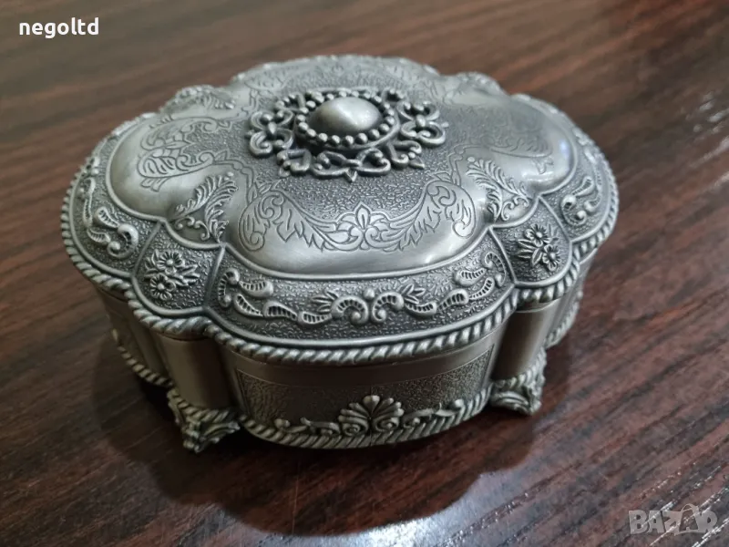 СТРАХОТЕН ПОДАРЪК Нова метална винтидж Бижутера Цена 22лв Бижутерии: 13см/10см/7.5см височина, снимка 1