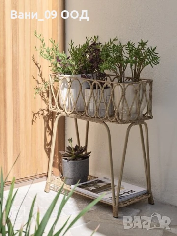 Красив цветарник с етажерка, снимка 2 - Декорация за дома - 50518399