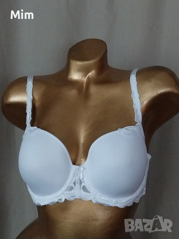 Triumph 80 B Бял сутиен с дантела , снимка 7 - Бельо - 52438079