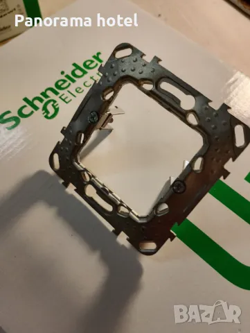 Монтажна рамка Schneider Electric Unica