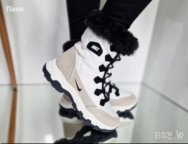 Намаление на дамски зимни боти с пух Nike в бяло