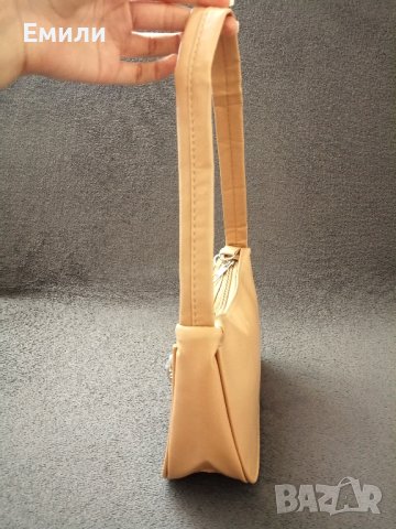 Кожена малка дамска чанта с верижка синджир с висулки пеперуди в син и сребрист цвят , снимка 10 - Чанти - 41772054