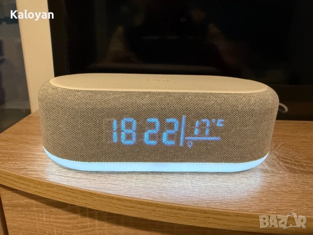 Часовник с безжично зареждане на телефон