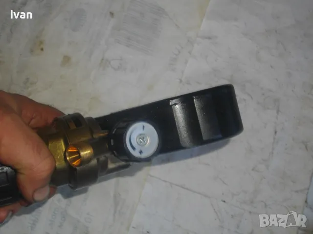 РЕДУЦИР ВЕНТИЛ за Ацетилен AGA Немски Професионален Почти Нов защитна гума на манометрите 0-40 bar, снимка 13 - Други инструменти - 47374647