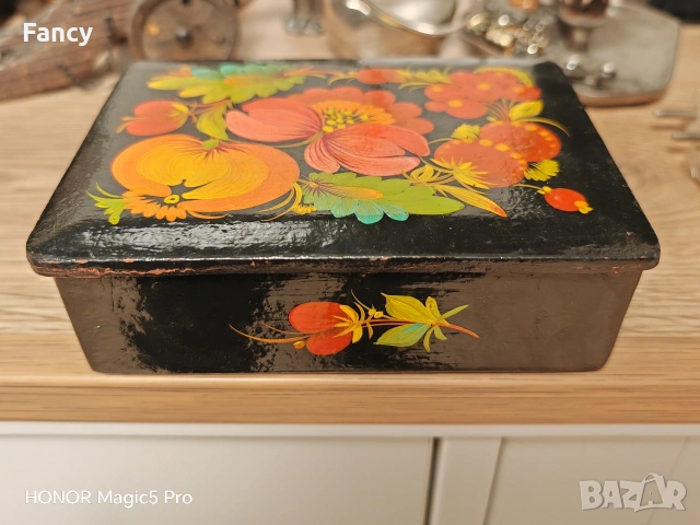 Ръчно рисувана дървена кутия, снимка 2 - Антикварни и старинни предмети - 53618268