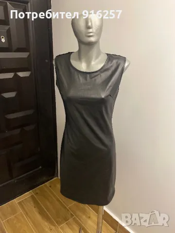 Кожена рокля с гол гръб