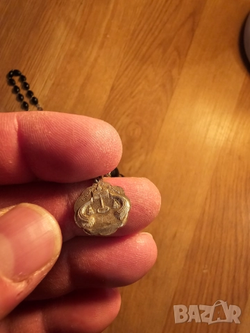     Стара молитвена броеница с дървен кръст разпятие и черни звена  богородица и Исус Христос и папа, снимка 3 - Антикварни и старинни предмети - 51840996