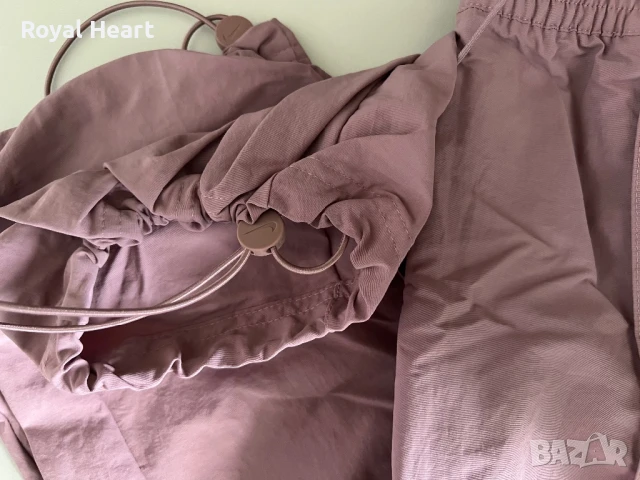 Нов с етикета! Панталон Nike Mid-Rise Open-Hem Pants 'Smokey Mauve' | M, снимка 7 - Панталони - 46021772