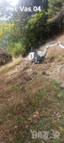 Предлагаме услуги с мини багер и мини дъмпер.
