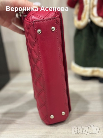 Червено бижу чанта Guess, снимка 3 - Чанти - 52541192
