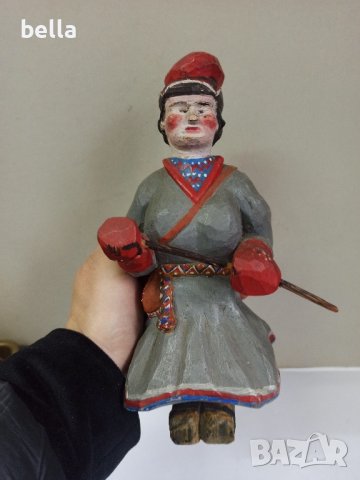 Стара дървена антикварна пластика на жена Саами с дете на гърба , снимка 6 - Антикварни и старинни предмети - 44405001