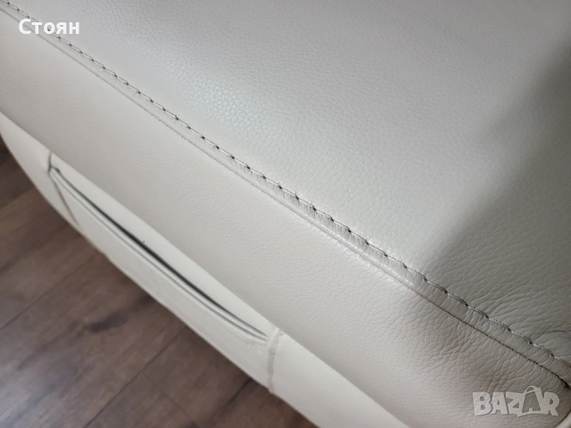 Светло кремава кожена табуретка с функция ракла, снимка 3 - Дивани и мека мебел - 53692513