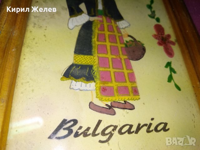 Bulgaria СТАРА ЕТНОГРАФСКИ СУВЕНИР РИСУНКА ДЪРВЕНА РАМКА МОМА във ФОЛКЛОРНА НОСИЯ с ПРЕСТИЛКА 42832, снимка 4 - Картини - 44220428