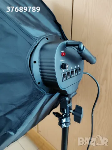 Продавам постоянно осветление - два софтбокса и три фотолампи.