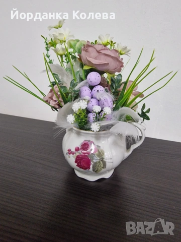 Винтиж каничка с Великденска декорация