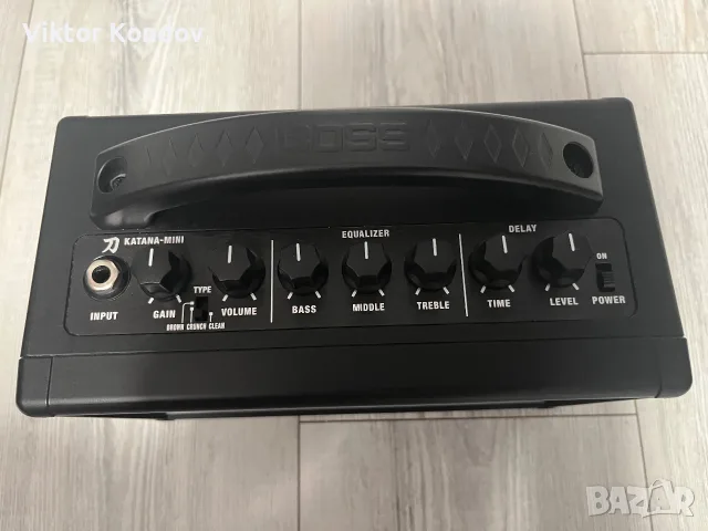 BOSS Katana Mini – като нов, снимка 3 - Китари - 55754841
