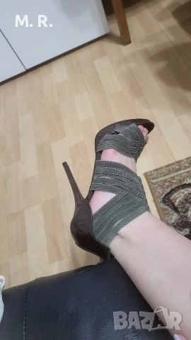 Нови високи обувки