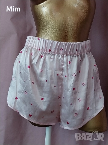 М/L Сатенени розови шорти с червени сърца