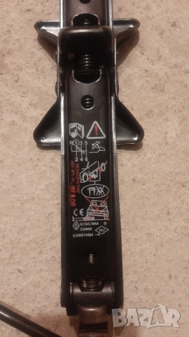 Оригинален крик Рено, снимка 2 - Аксесоари и консумативи - 52426241