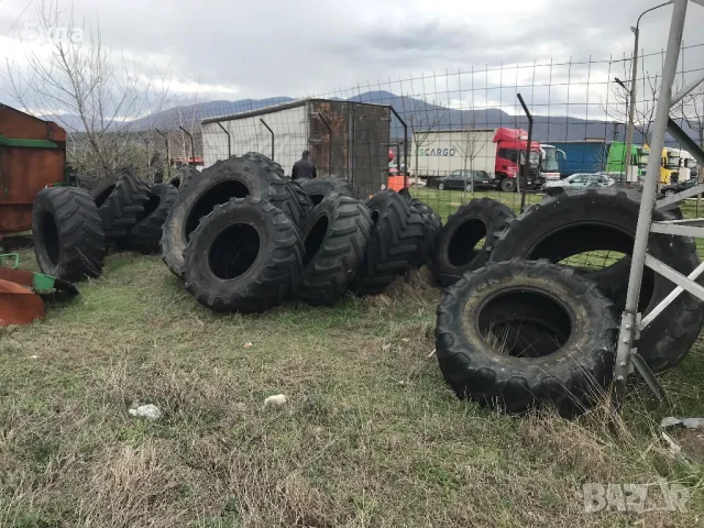 Гуми за трактори , телескопични товарачи и др машини