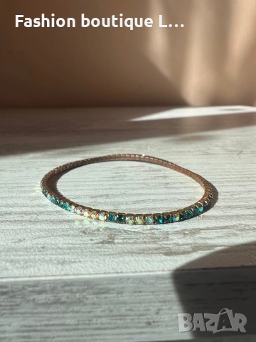 Златиста гривна с блестящи камъчета в тюркоазен цвят еластична е ❤️, снимка 4 - Гривни - 52248047