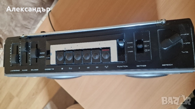 Радиокасетофон Universum de Luxe, снимка 4 - Радиокасетофони, транзистори - 52208312