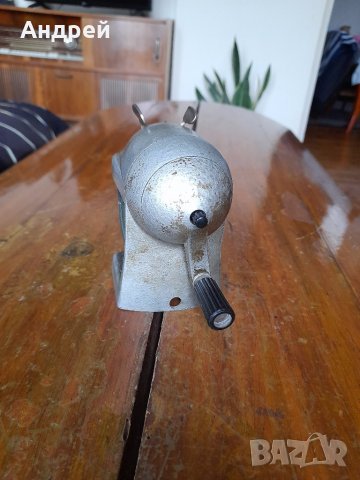 Стара механична острилка, снимка 3 - Антикварни и старинни предмети - 41144557