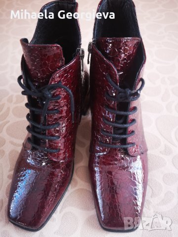 Дамски боти от естествен лак
